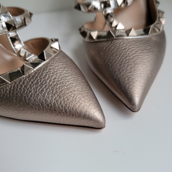 Valentino Garavani Rockstud Strapped Pumps - Picture 5 of 13